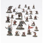 AGE OF SIGMAR: CAJA DE INICIO (ESPAÑOL). La Era de Sigmar es una era de guerra sin fin. Durante siglos, los formidables Forjados en la Tormenta han luchado contra las fuerzas del mal. Ahora se enfrentan a su momento más oscuro, con las malvadas hordas de los Skaven amenazando con destruir los Reinos Mortales. Este set es ideal para empezar con Warhammer Age of Sigmar, un apasionante universo de fantasía del que puedes formar parte coleccionando ejércitos, pintándolos y combatiendo con tus amistades. El manual de 64 páginas contiene todo lo que necesitas para empezar con todos los aspectos de este emocionante hobby; aprenderás a montar y pintar tus miniaturas, descubrir el universo al que pertenecen y disputar con ellas tus primeras batallas.