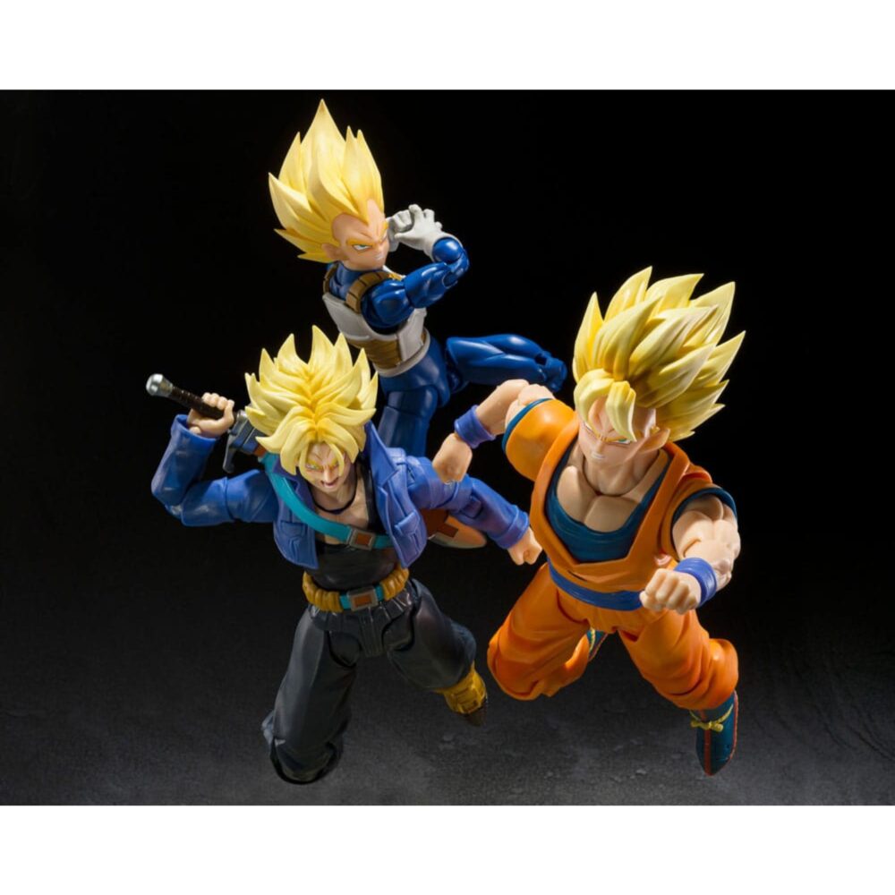 Super saiyan vegeta dangerous pride dragon ball z sh figuarts.  de la línea s. H. Figuarts llega vegeta super saiyan de dragon ball z, con su atuendo de la saga cell y realizado con un esculpido completamente nuevo. Cada detalle, desde las proporciones y el volumen del cabello hasta las expresiones faciales, ha sido cuidadosamente diseñado para reflejar el estilo de animación de la época. Este lanzamiento incorpora el sistema de articulación perfeccionado desarrollado para la serie s. H. Figuarts dragon ball, incluyendo el nuevo «dynamic-movable shoulder system» (patente en trámite), que permite poses más dinámicas y naturales. Con esta nueva estructura, la presencia de vegeta como orgulloso super saiyan queda plenamente representada.