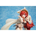 ERIS BOREAS GREYRAT SWIMSUIT MUSHOKU TENSEI: JOBLESS REINCARNATION ESTATUA 1/7. En Mushoku Tensei: Jobless Reincarnation, Eris Boreas Greyrat es una joven noble fogosa con un temperamento explosivo. Como heredera de una familia prestigiosa, creció rodeada de privilegios, pero también de una disciplina estricta, hasta que su camino cambió drásticamente tras conocer a Rudeus. Personaje clave de la historia, evoluciona de ser una niña malcriada y de mal genio a convertirse en una joven decidida y más madura. Su trayectoria refleja tanto su fuerte voluntad como su sensibilidad oculta bajo una apariencia dura. Su complicada relación con Rudeus y su implacable entrenamiento ponen de relieve su deseo de hacerse más fuerte. La figura la representa con un bañador oscuro de dos piezas con sutiles detalles de lazos y un short a juego. Lleva una gran capa blanca con capucha y orejas estilizadas de gato, que contrastan maravillosamente con su largo cabello rojo ondulado. Sus medias negras hasta los muslos resaltan la elegancia de su silueta. La pose dinámica y la expresión de sorpresa capturan a la perfección su energía y espontaneidad. Fabricada en PVC a escala 1/7, esta figura mide unos 25 centímetros de altura y descansa sobre una base con temática playera con arena esculpida, conchas marinas y detalles de suaves olas. El contraste de texturas entre la tela de la capa, su detallado cabello y el brillante bañador realza el realismo de la pieza.