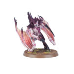 WARHAMMER 40,000: CAJA DE INICIO (ESPAÑOL). En el despiadado universo del lejano futuro solo hay guerra. En los dispersos mundos del Imperium de la Humanidad, en la galaxia asediada por tormentas disformes y conflicto sin fin, los ejércitos de la humanidad luchan por sobrevivir. El Imperium está al borde de la aniquilación tras la aparición de las flotas colmena Tiránidas procedentes del frío vacío interestelar. Los Marines Espaciales son la última línea de defensa entre esta voraz amenaza alienígena y los atribulados mundos del reino imperial. Sumérgete en el 41.º Milenio con la Caja de inicio definitiva de Warhammer 40,000, la cual te trae una experiencia introductoria completa con un montón de miniaturas, un campo de batalla sobre el que luchar, manuales de instrucciones y todos los dados que necesitas para jugar tus primeras partidas. Elige entre los superhumanos Marines Espaciales o los enjambres Tiránidos, pásale la vara de mando del otro ejército a un colega o familiar y combate durante horas de apasionante entretenimiento. No hay mejor manera de dar tus primeros pasos en el fascinante mundo de Warhammer 40,000. Esta caja es además también ideal para expandir tus colecciones ya existentes.