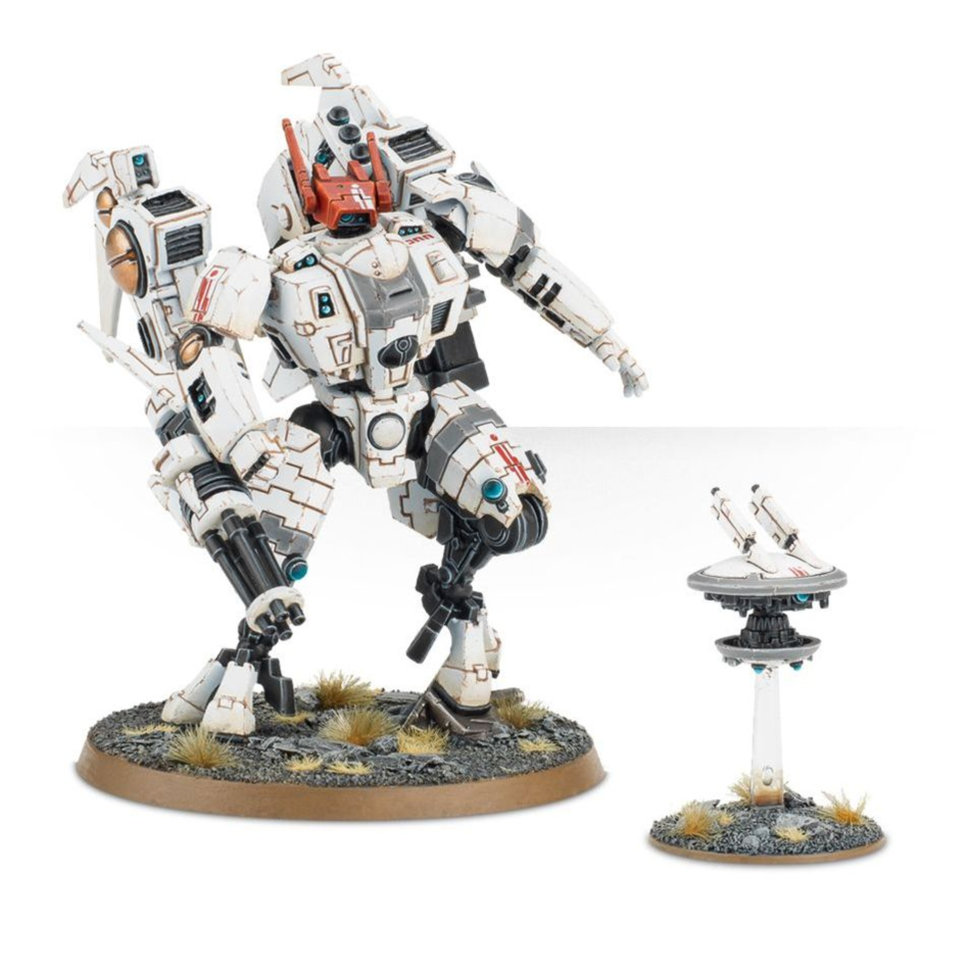 T'AU EMPIRE COMMANDER WARHAMMER 40,000 T'au empire commander warhammer 40,000. Rápidos y letales, los comandantes t'au pilotan exoarmaduras de tamaño y potencia intimidantes. Obviamente el mero hecho de pilotar una enorme exoarmadura no convierte automáticamente a un soldado en comandante; es la astucia estratégica y la capacidad de adaptarse a situaciones impredecibles lo que más distingue a este piloto de los demás. Se necesitan muchísimos años de incansable dedicación para alcanzar este prestigioso rango; todos los comandantes t'au han conseguido su estatus por las malas. Sus exoarmaduras xv85 sentenciador están armadas con una gama de armas enormemente destructivas: lanzallamas, blásteres de iones y eyectores de minas son algunas de las opciones disponibles, junto con contramedidas electrónicas y enormes capacidades de procesamiento de datos que mejoran el rendimiento en batalla. La variante xv86 de la exoarmadura estrella de hielo está cubierta de aletas que la hacen más aerodinámico y le permiten desplazarse a gran velocidad por el campo de batalla, aniquilando a los enemigos con los potentes impactos de su cañón rotativo. Sus contramedidas holofotónicas y los conjuntos de telemetría proporcionan a la estrella de hielo y a su piloto una enorme variedad de información que abrumaría a una mente no entrenada pero que, en este caso, permite a la armadura estrella de hielo elevarse sobre sus enemigos con una agilidad que los sistemas de puntería enemigos no pueden contrarrestar. Con este kit multicomponente de plástico tendrás todo lo que necesitas para montar un comandante t’au con exoarmadura xv-85 sentenciador o con exoarmadura xv86 estrella de hielo. Hay una inmensa cantidad de opciones disponibles en la caja: diferentes cabezas, motores, brazos y piernas, ¡y un montón de armas! Un eyector de minas aéreas, un fusil de plasma, un lanzallamas, un bláster fundidor, un ciclobláster iónico, un cañón rotativo (con kit de mejoras) y un módulo lanzamisiles. También incluye un dron, que puede montarse como un dron de combate, un dron de defensa o un dron telemétrico. Este kit contiene 77 componentes y una peana redonda citadel de 60 mm. Esta miniatura se vende sin pintar y sin montar; recomendamos usar pegamento para plástico citadel y pinturas citadel colour. Las miniaturas se proporcionan sin montar ni pintar. Recomendamos usar pegamento para plástico citadel y pinturas citadel colour.