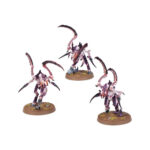 WARHAMMER 40,000: CAJA DE INICIO (ESPAÑOL). En el despiadado universo del lejano futuro solo hay guerra. En los dispersos mundos del Imperium de la Humanidad, en la galaxia asediada por tormentas disformes y conflicto sin fin, los ejércitos de la humanidad luchan por sobrevivir. El Imperium está al borde de la aniquilación tras la aparición de las flotas colmena Tiránidas procedentes del frío vacío interestelar. Los Marines Espaciales son la última línea de defensa entre esta voraz amenaza alienígena y los atribulados mundos del reino imperial. Sumérgete en el 41.º Milenio con la Caja de inicio definitiva de Warhammer 40,000, la cual te trae una experiencia introductoria completa con un montón de miniaturas, un campo de batalla sobre el que luchar, manuales de instrucciones y todos los dados que necesitas para jugar tus primeras partidas. Elige entre los superhumanos Marines Espaciales o los enjambres Tiránidos, pásale la vara de mando del otro ejército a un colega o familiar y combate durante horas de apasionante entretenimiento. No hay mejor manera de dar tus primeros pasos en el fascinante mundo de Warhammer 40,000. Esta caja es además también ideal para expandir tus colecciones ya existentes.