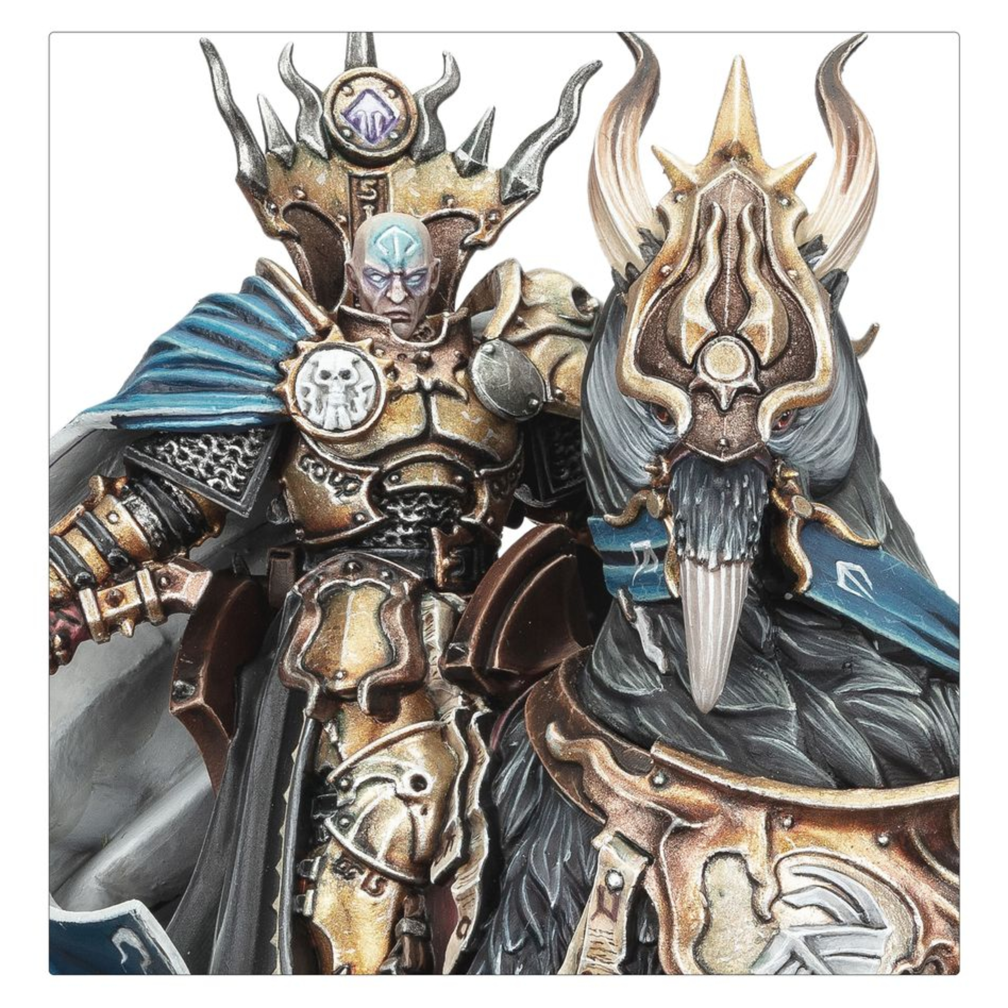 WARHAMMER AGE OF SIGMAR: CAJA DE INICIO DE PUNTA DE LANZA (ESPAÑOL) Warhammer age of sigmar: caja de inicio de punta de lanza (español). La era de sigmar es una era de guerra sin fin. Durante siglos, los formidables forjados en la tormenta han luchado contra las fuerzas del mal, pero ahora parece haber llegado la hora de la ruina con incontables hordas de escurridizos skaven inundando los reinos mortales. Tan poderoso es su armamento arcano que el dios rey sigmar ha enviado a sus guerreros más poderosos para frenar la marea. A la cabeza de esta resplandeciente hueste marchan las cámaras de perdición, guerreros que han muerto tantas veces que se parecen más a armas vivientes que a los humanos que protegen. Este set es perfecto para empezar con warhammer age of sigmar, un apasionante universo de fantasía del que puedes formar parte coleccionando ejércitos, pintándolos y combatiendo con tus amistades. El manual de 72 páginas contiene todo lo que necesitas para empezar con todos los aspectos de este emocionante hobby; aprenderás a montar y pintar tus miniaturas, descubrirás el universo al que pertenecen y disputarás con ellas emocionantes batallas. También incluye el libro punta de lanza: fuego y jade, que contiene todas las reglas adicionales que necesitas para jugar al vertiginoso modo de juego punta de lanza, junto con un tapete de juego de dos caras en el que jugar tus partidas de punta de lanza. Incluso encontrarás dos fuerzas completas de punta de lanza, para que te lances a jugar partidas tácticas e intensas desde el primer momento.