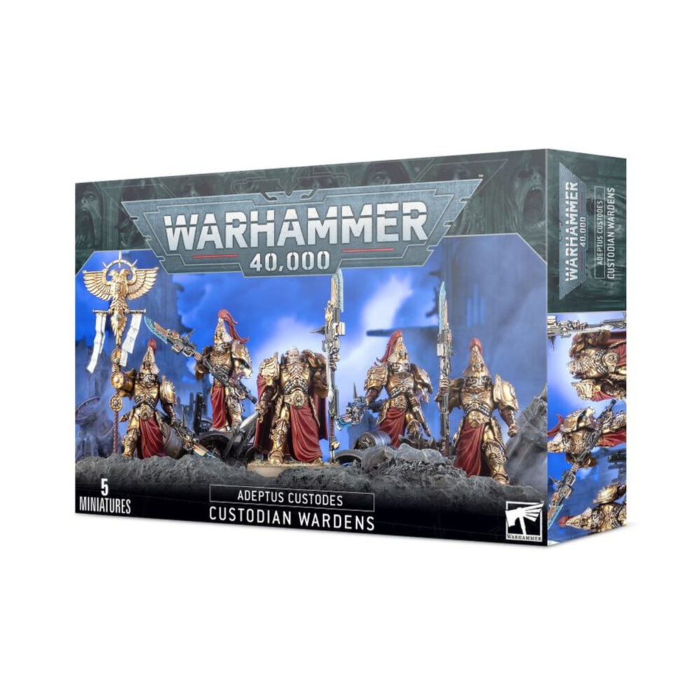 CUSTODIAN WARDENS WARHAMMER 40,000. Los Adeptus Custodes son una fuerza gloriosa y muy admirada. En los primeros días del Imperium marcharon a la guerra junto al propio Emperador, presentando un espectáculo digno de la majestad del Maestro de la Humanidad. Al igual que sus armas y armaduras siempre se han fabricado para reflejar su gloria marcial, también es así con los orgullosos estandartes conocidos como vexillas, que algunos de los Custodians más veteranos llevan a la guerra. Pocas compañías escudo marchan a la guerra sin vexillas ondeando sobre ellas. Este kit de plástico multicomponente contiene las piezas necesarias para montar un Vexilus Praetor de los Custodian Wardens. Va ataviado con una espectacular servoarmadura de auramita de excelente manufactura, cubierta de simbología del Emperador esculpida, águilas Imperiales, relámpagos, gemas y filigranas. Va armado con un hacha de castellano o una lanza de guardián, pero lo que más destaca es su enorme vexilla ornamentado. Este tiene casi el doble de la altura del propio praetor (sin contar el penacho del casco), y es sin duda una visión inspiradora, mostrando una gran águila bicéfala con gemas, púas y cuerdas con pesadas borlas. Además del Vexilus Praetor, este kit permite montar a 4 Custodian Wardens, o 3 Custodian Wardens y un Shield-Captain. Los Custodian Wardens también pueden armarse con hacha de castellano o lanza de guardián. El Shield-Captain tienen sus propias hombreras, placas de los muslos, penacho y daga misericordia, además de las opciones normales de armamento.
