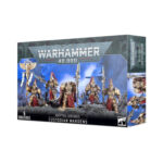 CUSTODIAN WARDENS WARHAMMER 40,000. Los Adeptus Custodes son una fuerza gloriosa y muy admirada. En los primeros días del Imperium marcharon a la guerra junto al propio Emperador, presentando un espectáculo digno de la majestad del Maestro de la Humanidad. Al igual que sus armas y armaduras siempre se han fabricado para reflejar su gloria marcial, también es así con los orgullosos estandartes conocidos como vexillas, que algunos de los Custodians más veteranos llevan a la guerra. Pocas compañías escudo marchan a la guerra sin vexillas ondeando sobre ellas. Este kit de plástico multicomponente contiene las piezas necesarias para montar un Vexilus Praetor de los Custodian Wardens. Va ataviado con una espectacular servoarmadura de auramita de excelente manufactura, cubierta de simbología del Emperador esculpida, águilas Imperiales, relámpagos, gemas y filigranas. Va armado con un hacha de castellano o una lanza de guardián, pero lo que más destaca es su enorme vexilla ornamentado. Este tiene casi el doble de la altura del propio praetor (sin contar el penacho del casco), y es sin duda una visión inspiradora, mostrando una gran águila bicéfala con gemas, púas y cuerdas con pesadas borlas. Además del Vexilus Praetor, este kit permite montar a 4 Custodian Wardens, o 3 Custodian Wardens y un Shield-Captain. Los Custodian Wardens también pueden armarse con hacha de castellano o lanza de guardián. El Shield-Captain tienen sus propias hombreras, placas de los muslos, penacho y daga misericordia, además de las opciones normales de armamento.