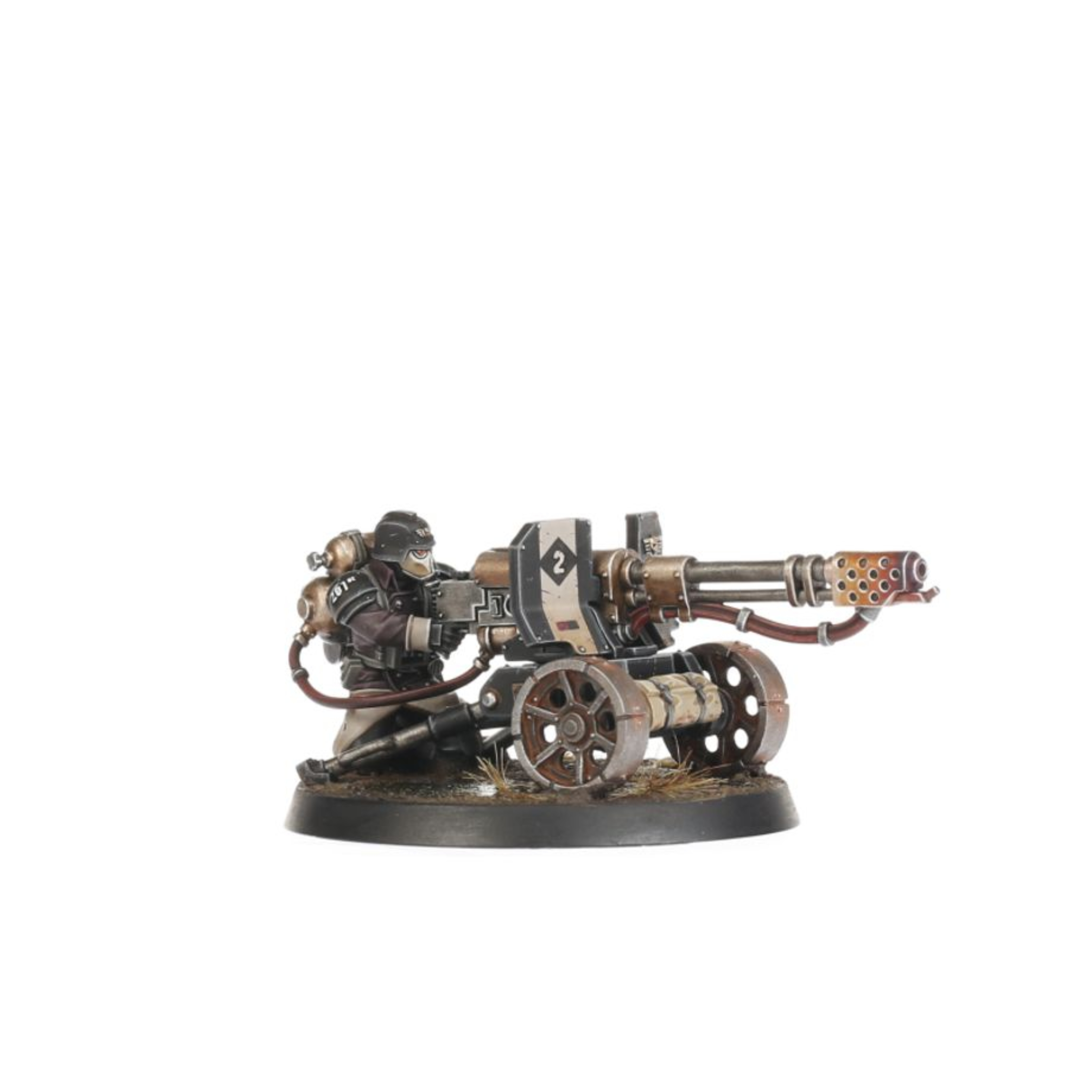 ASTRA MILITARUM KRIEG HEAVY WEAPONS SQUAD WARHAMMER 40,000 Astra militarum krieg heavy weapons squad warhammer 40,000. Las escuadra de armas pesadas de los korps de la muerte se despliegan para apoyar los asaltos de infantería, formando zonas de fuego superpuestas para inmovilizar al enemigo y facilitar el avance de las oleadas de infantería. Los coordinadores de fuego se aseguran de que los artilleros bajo su mando mantengan una cadencia de fuego insuperable. Con este kit multicomponente de plástico puedes montar una escuadra de armas pesadas de krieg compuesta por tres artilleros de armas pesadas y un coordinador de fuego para reforzar tus ejércitos del astra militarum en partidas de warhammer 40,000. Cuentan con una gran variedad de armas pesadas para debilitar las unidades enemigas y apoyar al resto de tu fuerza. Cada artillero de armas pesadas puede equiparse con un cañón láser, un lanzallamas pesado de krieg o una ametralladora pesada doble de krieg. Incluyen mochilas y accesorios intercambiables, para que sea muy fácil personalizar la unidad. El coordinador de fuego se puede montar apoyado sobre una rodilla o consultando un mapa del campo de batalla. El kit contiene 111 piezas de plástico, 3 peanas redondas citadel de 50 mm y 1 peana redonda citadel de 25 mm. También incluye una hoja con 803 calcomanías al agua de los korps de la muerte de krieg para personalizar tu escuadra. Las miniaturas se proporcionan sin montar ni pintar. Recomendamos usar pegamento para plástico citadel y pinturas citadel colour.