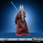 SHAAK TI VINTAGE COLLECTION STAR WARS ATTACK OF THE CLONES. Hasbro añade a su línea The Vintage Collection la figura de Shaak Ti, basada en la apariencia de su personaje en la película "Star Wars: Attack of the Clones" ("Star Wars: El ataque de los clones" en España). Mide 9,5 cm y cuenta con múltiples puntos de articulación. Incluye 1x túnica de tela, 1x sable de luz azul y 1x empuñadura no iluminada. Su embalaje tipo blíster reproduce el estilo clásico de Kenner, con logotipo vintage y numeración para coleccionistas. UNIDADES LIMITADAS.