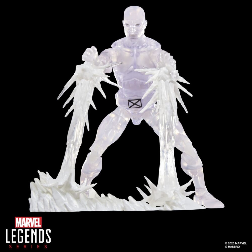 Iceman secret wars marvel legends series. Hasbro presenta dentro de la colección marvel legends series esta figura retro del mutante iceman (conocido como el hombre de hielo en españa), basada en su aparición en la saga de cómics "secret wars" de marvel. Mide aproximadamente 15 cm. Y sus articulaciones permiten recrear poses dinámicas para su exhibición. Incluye 1x cabeza adicional, 1x par de manos alternativas, 2x efectos de ataque gélido, 1x tobogán de hielo, 1x bola de nieve y 1x escudo como el de las figuras de los años 80. En este caso, la lámina lenticular del escudo cambia entre la cara del hombre de hielo y su alter ego bobby drake. Se presenta en blíster estilo retro con ilustraciones inspiradas en los cómics.   unidades limitadas.