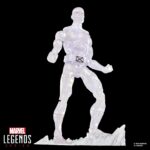 ICEMAN SECRET WARS MARVEL LEGENDS SERIES. Hasbro presenta dentro de la colección Marvel Legends Series esta figura retro del mutante Iceman (conocido como el Hombre de Hielo en España), basada en su aparición en la saga de cómics "Secret Wars" de Marvel. Mide aproximadamente 15 cm. y sus articulaciones permiten recrear poses dinámicas para su exhibición. Incluye 1x cabeza adicional, 1x par de manos alternativas, 2x efectos de ataque gélido, 1x tobogán de hielo, 1x bola de nieve y 1x escudo como el de las figuras de los años 80. En este caso, la lámina lenticular del escudo cambia entre la cara del Hombre de Hielo y su alter ego Bobby Drake. Se presenta en blíster estilo retro con ilustraciones inspiradas en los cómics.  UNIDADES LIMITADAS.