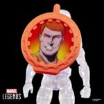 ICEMAN SECRET WARS MARVEL LEGENDS SERIES. Hasbro presenta dentro de la colección Marvel Legends Series esta figura retro del mutante Iceman (conocido como el Hombre de Hielo en España), basada en su aparición en la saga de cómics "Secret Wars" de Marvel. Mide aproximadamente 15 cm. y sus articulaciones permiten recrear poses dinámicas para su exhibición. Incluye 1x cabeza adicional, 1x par de manos alternativas, 2x efectos de ataque gélido, 1x tobogán de hielo, 1x bola de nieve y 1x escudo como el de las figuras de los años 80. En este caso, la lámina lenticular del escudo cambia entre la cara del Hombre de Hielo y su alter ego Bobby Drake. Se presenta en blíster estilo retro con ilustraciones inspiradas en los cómics.  UNIDADES LIMITADAS.