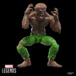 WEREWOLF BY NIGHT MARVEL LEGENDS SERIES (EXECUTIONER BAF). Hasbro lanza dentro de su colección Marvel Legends Series la figura de Jack Russell transformado en hombre lobo al exponerse a la luna llena como ocurre en los comics de Marvel. Esta figura articulada de 15 cm está acompañada por 1x brazo izquierdo y 1x mano alternativa de una figura adicional. Colecciona el resto de personajes de esta serie para conseguir todas las piezas necesarias para montar la figura de Executioner. Todo se presenta en una caja con ventana.  UNIDADES LIMITADAS.