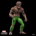 WEREWOLF BY NIGHT MARVEL LEGENDS SERIES (EXECUTIONER BAF). Hasbro lanza dentro de su colección Marvel Legends Series la figura de Jack Russell transformado en hombre lobo al exponerse a la luna llena como ocurre en los comics de Marvel. Esta figura articulada de 15 cm está acompañada por 1x brazo izquierdo y 1x mano alternativa de una figura adicional. Colecciona el resto de personajes de esta serie para conseguir todas las piezas necesarias para montar la figura de Executioner. Todo se presenta en una caja con ventana.  UNIDADES LIMITADAS.