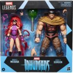 MEDUSA & GORGON INHUMANS MARVEL LEGENDS SERIES. Hasbro suma a la colección Marvel Legends Series este pack de dos figuras articuladas de Medusa y Gorgon, dos de los Inhumanos más famosos de los comics de Marvel. Cada figura mide aproximadamente 15 cm y cuenta con un acabado premium que reproduce con gran detalle el estilo clásico de los cómics. El pack incluye como accesorios 2x manos alternativas y 1x placa facial intercambiable para la figura de Medusa, además de 1x par de manos y 1x maza para la de Gorgon. Cada figura cuenta con más de 20 puntos de articulación, lo que permite recrear diversas poses dinámicas. Se presenta en una caja ilustrada de edición especial. UNIDADES LIMITADAS.