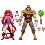 MEDUSA & GORGON INHUMANS MARVEL LEGENDS SERIES. Hasbro suma a la colección Marvel Legends Series este pack de dos figuras articuladas de Medusa y Gorgon, dos de los Inhumanos más famosos de los comics de Marvel. Cada figura mide aproximadamente 15 cm y cuenta con un acabado premium que reproduce con gran detalle el estilo clásico de los cómics. El pack incluye como accesorios 2x manos alternativas y 1x placa facial intercambiable para la figura de Medusa, además de 1x par de manos y 1x maza para la de Gorgon. Cada figura cuenta con más de 20 puntos de articulación, lo que permite recrear diversas poses dinámicas. Se presenta en una caja ilustrada de edición especial. UNIDADES LIMITADAS.