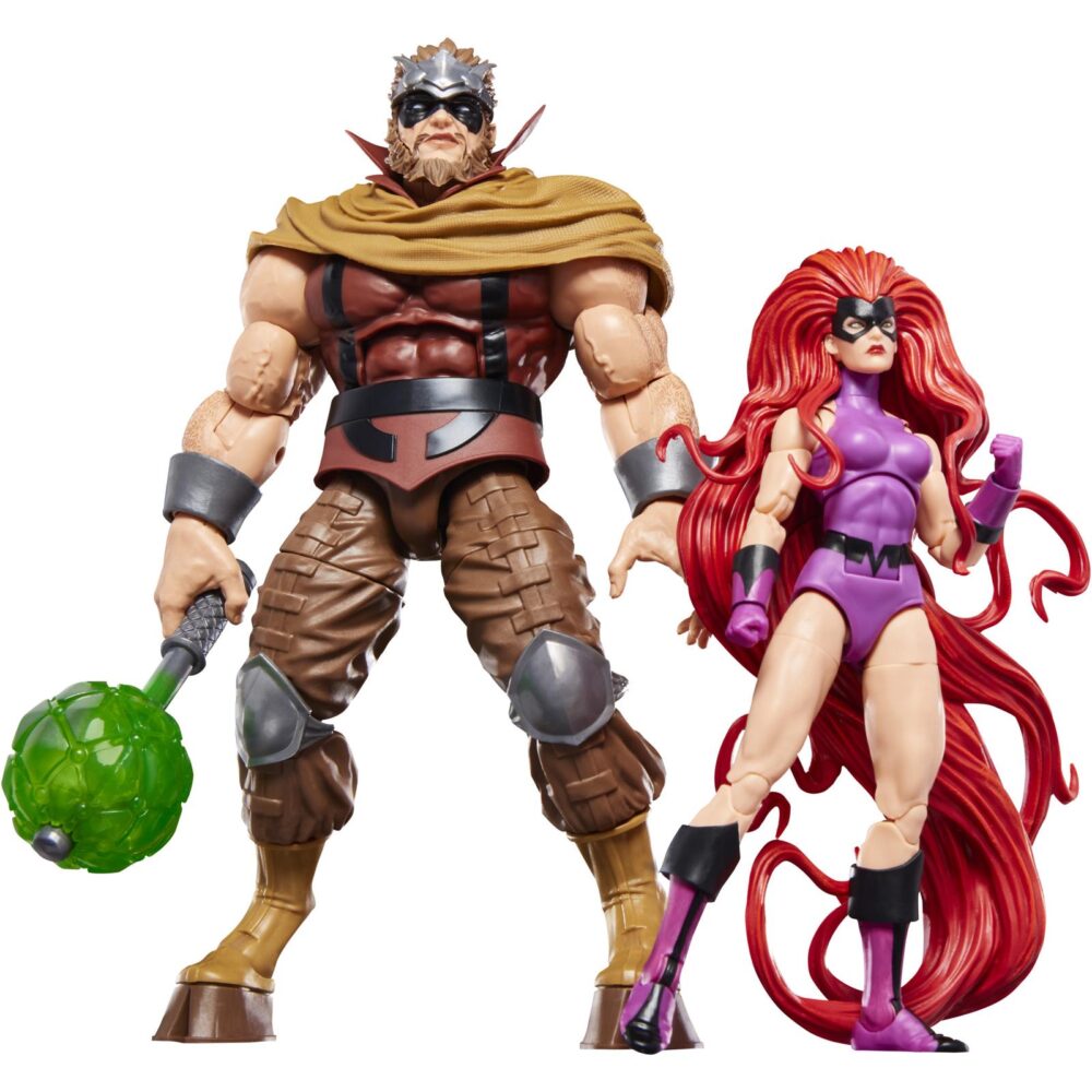 Medusa & gorgon inhumans marvel legends series. Hasbro suma a la colección marvel legends series este pack de dos figuras articuladas de medusa y gorgon, dos de los inhumanos más famosos de los comics de marvel. Cada figura mide aproximadamente 15 cm y cuenta con un acabado premium que reproduce con gran detalle el estilo clásico de los cómics. El pack incluye como accesorios 2x manos alternativas y 1x placa facial intercambiable para la figura de medusa, además de 1x par de manos y 1x maza para la de gorgon. Cada figura cuenta con más de 20 puntos de articulación, lo que permite recrear diversas poses dinámicas. Se presenta en una caja ilustrada de edición especial. Unidades limitadas.