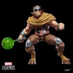 MEDUSA & GORGON INHUMANS MARVEL LEGENDS SERIES. Hasbro suma a la colección Marvel Legends Series este pack de dos figuras articuladas de Medusa y Gorgon, dos de los Inhumanos más famosos de los comics de Marvel. Cada figura mide aproximadamente 15 cm y cuenta con un acabado premium que reproduce con gran detalle el estilo clásico de los cómics. El pack incluye como accesorios 2x manos alternativas y 1x placa facial intercambiable para la figura de Medusa, además de 1x par de manos y 1x maza para la de Gorgon. Cada figura cuenta con más de 20 puntos de articulación, lo que permite recrear diversas poses dinámicas. Se presenta en una caja ilustrada de edición especial. UNIDADES LIMITADAS.