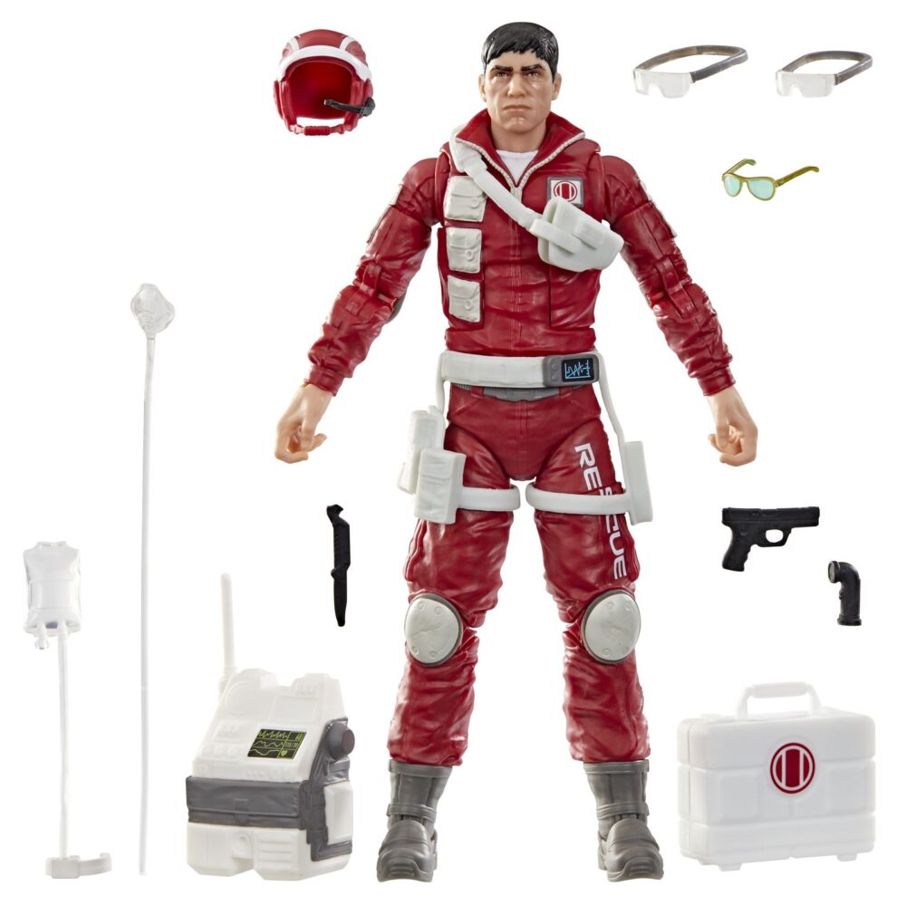 EDWIN LIFELINE STEEN G.I. JOE CLASSIFIED SERIES. Hasbro incorpora a su línea G.I. Joe Classified Series la figura nº 186, correspondiente a Edwin “Lifeline” Steen, el experto en rescates del equipo G.I. Joe. Inspirada en su apariencia clásica, esta figura totalmente articulada de 15 cm de altura destaca por su diseño actualizado y un alto nivel de detalle. Incluye 1x casco, 1x mochila, 1x maletín de paramédico que se abre, 1x máscara de respiración, 1x bolsa de sangre, 1x linterna, 1x cuchillo, 2x gafas, 1x psitola y sus icónicas gafas verdes. Se presenta en una caja ilustrada con ventana. UNIDADES LIMITADAS.