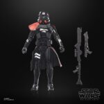 PURGE TROOPER & PATROL TROOPER BLACK SERIES STAR WARS. Hasbro presenta dentro de la colección The Black Series este pack de dos figuras de Purge Trooper y Patrol Trooper, inspirado en el videojuego "Star Wars Jedi: Survivor". Ambas figuras miden 15 cm de alto y reproducen con precisión el diseño de los personajes imperiales. El set incluye: 2x blásteres, 1x escudo antidisturbios y 1x bastón eléctrico con efecto extraíble. Las figuras presentan un modelado actualizado, articulaciones completas y acabados premium ideales para exposición. Se presentan en una caja con ventana con diseño ilustrado. UNIDADES LIMITADAS.