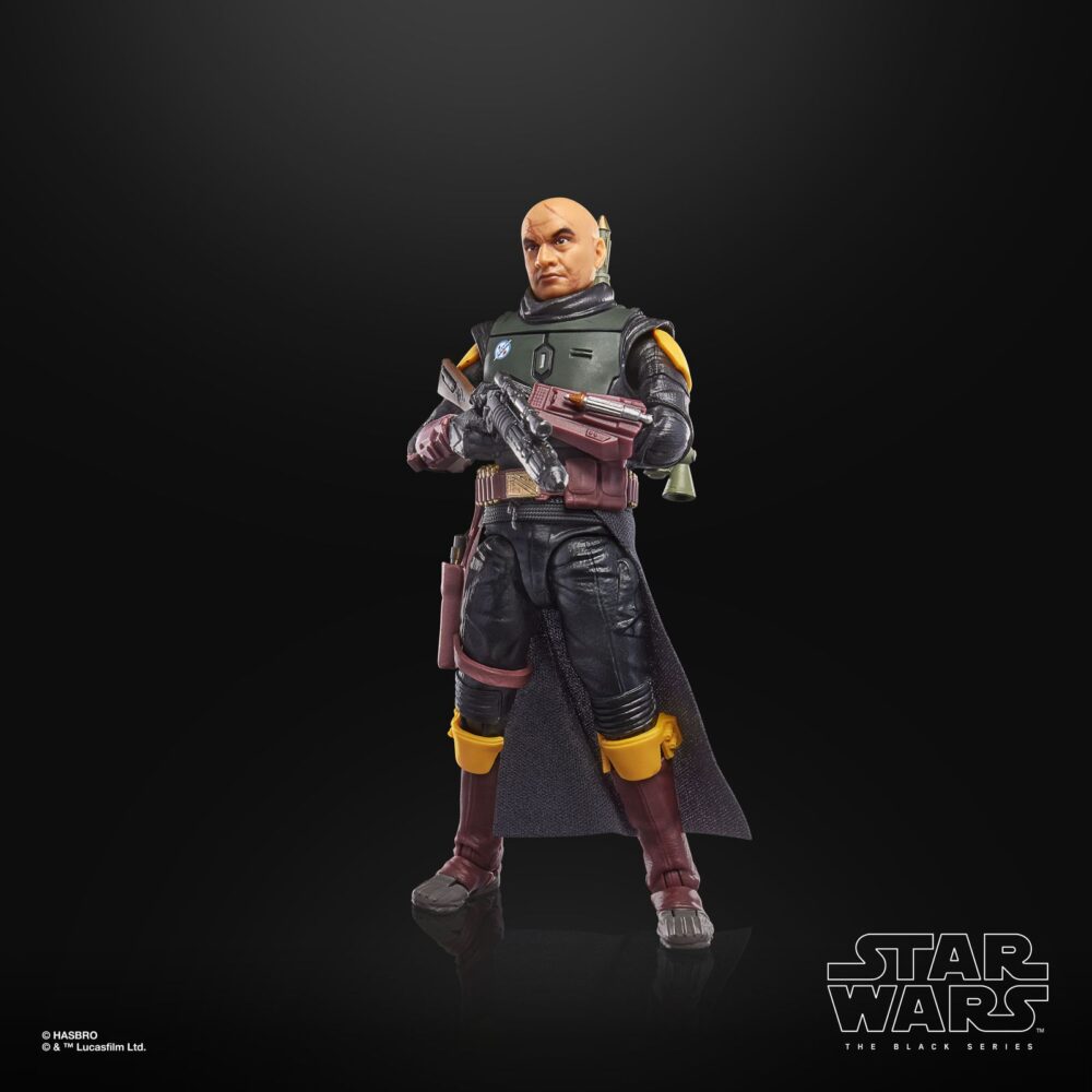 Boba fett (the book of boba fett) black series star wars. Hasbro añade a su colección the black series la figura premium de boba fett, basada en su aparición en la serie de disney+ "star wars: the book of boba fett" ("star wars: el libro de boba fett" en españa). Esta figura de 15 cm destaca por su sus detalles realistas y múltiples puntos de articulación. Incluye 1x casco extraíble, 1x bláster, 1x rifle láser y 1x mochila-propulsora con cohete desmontable. Presenta una capa de tela y un diseño inspirado en su emblemática armadura mandaloriana. Se presenta en una caja con ventana ilustrada.   unidades limitadas.