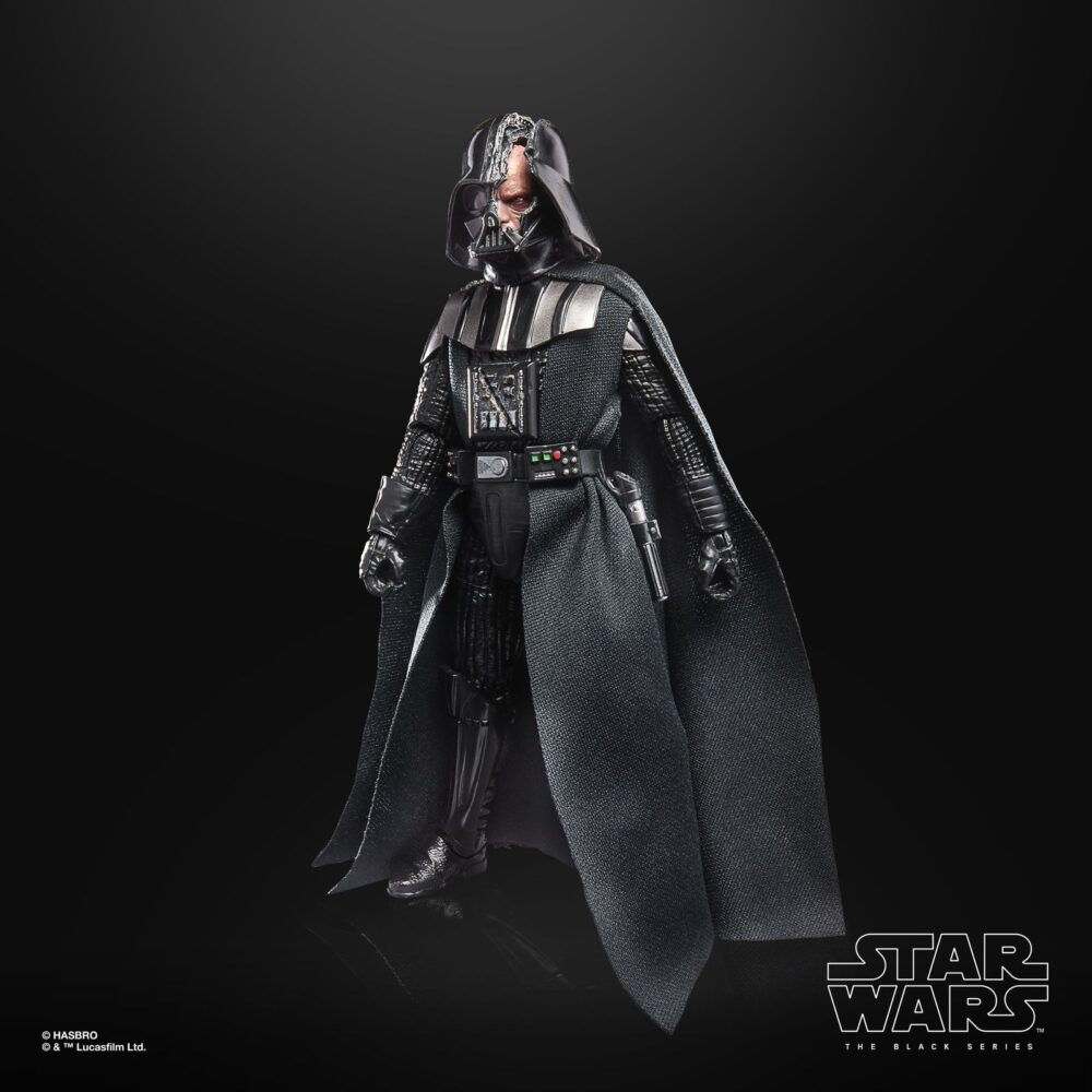 Darth vader duel’s end black series star wars. Hasbro presenta dentro de su línea the black series la figura premium de darth vader inspirada en el duelo que mantiene con obi-wan kenobi en la serie de disney+ "star wars: obi-wan kenobi". Esta figura de 15 cm reproduce con gran fidelidad el diseño del personaje con múltiples puntos de articulación. Incluye 1x sable de luz rojo y una capa de tela que permite recrear diversas poses dinámicas. Se presenta en una caja con ventana ilustrada. Unidades limitadas.