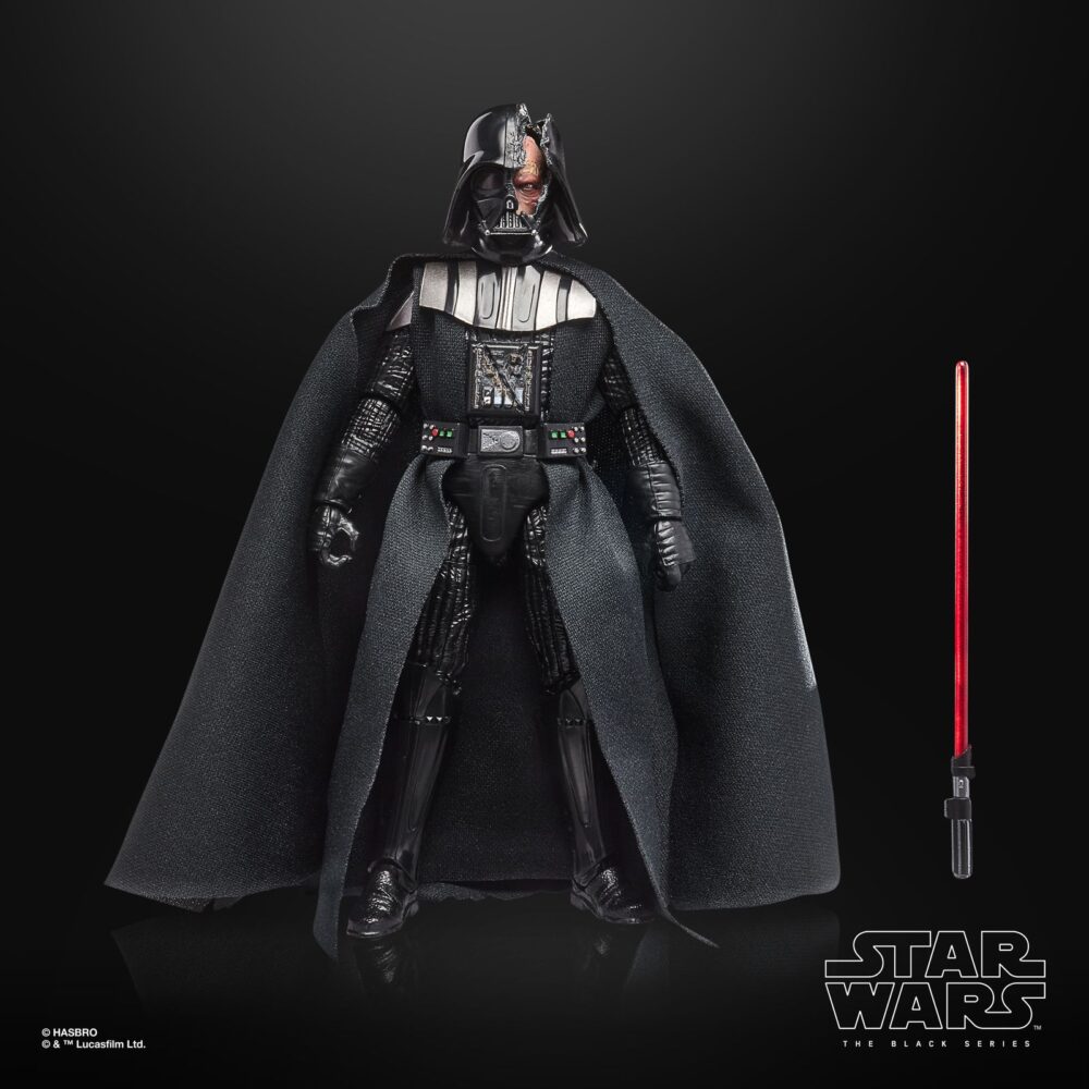 Darth vader duel’s end black series star wars. Hasbro presenta dentro de su línea the black series la figura premium de darth vader inspirada en el duelo que mantiene con obi-wan kenobi en la serie de disney+ "star wars: obi-wan kenobi". Esta figura de 15 cm reproduce con gran fidelidad el diseño del personaje con múltiples puntos de articulación. Incluye 1x sable de luz rojo y una capa de tela que permite recrear diversas poses dinámicas. Se presenta en una caja con ventana ilustrada. Unidades limitadas.