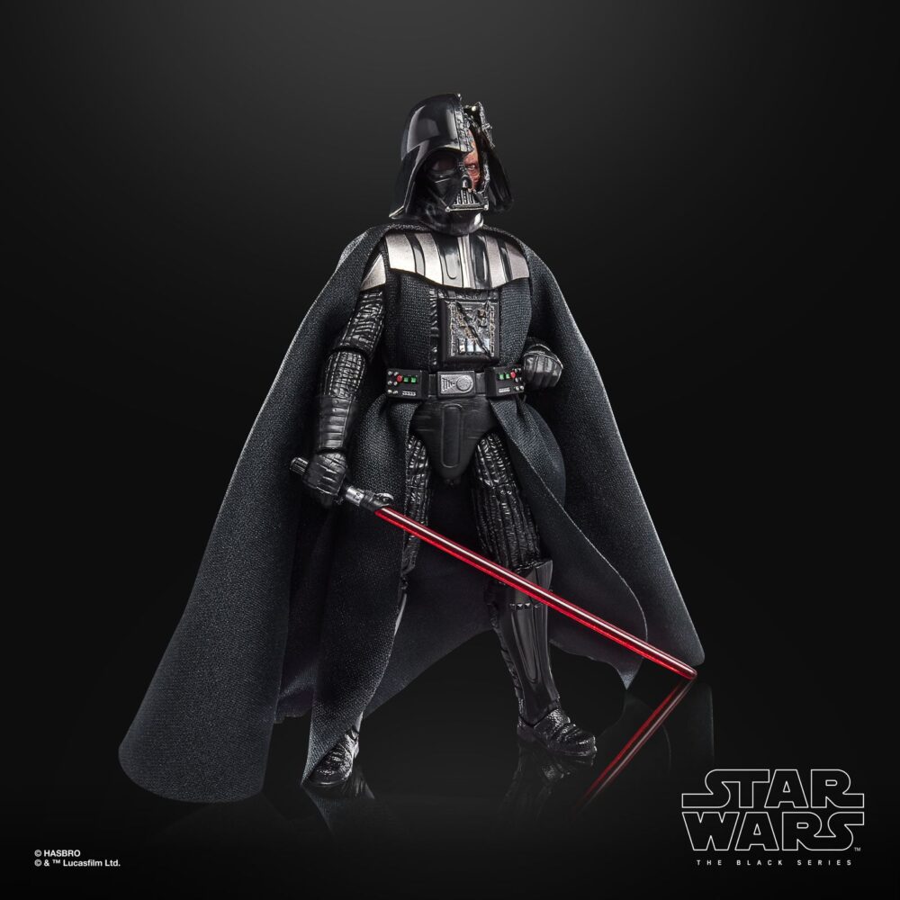 Darth vader duel’s end black series star wars. Hasbro presenta dentro de su línea the black series la figura premium de darth vader inspirada en el duelo que mantiene con obi-wan kenobi en la serie de disney+ "star wars: obi-wan kenobi". Esta figura de 15 cm reproduce con gran fidelidad el diseño del personaje con múltiples puntos de articulación. Incluye 1x sable de luz rojo y una capa de tela que permite recrear diversas poses dinámicas. Se presenta en una caja con ventana ilustrada. Unidades limitadas.
