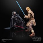 DARTH VADER DUEL’S END BLACK SERIES STAR WARS. Hasbro presenta dentro de su línea The Black Series la figura premium de Darth Vader inspirada en el duelo que mantiene con Obi-Wan Kenobi en la serie de Disney+ "Star Wars: Obi-Wan Kenobi". Esta figura de 15 cm reproduce con gran fidelidad el diseño del personaje con múltiples puntos de articulación. Incluye 1x sable de luz rojo y una capa de tela que permite recrear diversas poses dinámicas. Se presenta en una caja con ventana ilustrada. UNIDADES LIMITADAS.