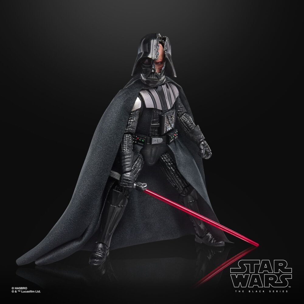 Darth vader duel’s end black series star wars. Hasbro presenta dentro de su línea the black series la figura premium de darth vader inspirada en el duelo que mantiene con obi-wan kenobi en la serie de disney+ "star wars: obi-wan kenobi". Esta figura de 15 cm reproduce con gran fidelidad el diseño del personaje con múltiples puntos de articulación. Incluye 1x sable de luz rojo y una capa de tela que permite recrear diversas poses dinámicas. Se presenta en una caja con ventana ilustrada. Unidades limitadas.