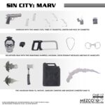 MARV SIN CITY ONE:12 COLLECTIVE. Mezco Toyz presenta dentro de su línea One:12 Collective la figura articulada de Marv, inspirada en la apariencia del personaje de la icónica obra de Frank Miller "Sin City". Esta imponente figura tiene una altura aproximada de 17 cm y refleja a la perfección el estilo crudo y violento del antihéroe más brutal de Basin City. Cuenta con más de 30 puntos de articulación y viene acompañada de 3x placas faciales, 9x manos adicionales, 1x pistola Gladys con 2x cargadores extraíbles, 2x efectos de disparo, 1x sierra, 1x hacha, 1x bidón de gasolina con 1x efecto de llama extraíble, 1x mechero encendido, 1x paquete de cigarrillos abierto, 3x cigarrillos encendidos, 1x par de esposas y 1x cabeza decapitada de Kevin con mechón desmontable que permite sujetarla. Su atuendo incluye un abrigo largo envejecido, camiseta, pantalones, botas y un colgante con cruz. Se presenta en una caja con detalles gráficos inspirados en la obra original.