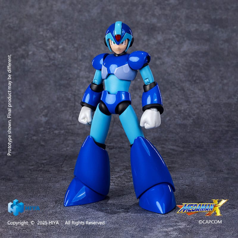 MEGA MAN X EXQUISITE BASIC SERIES. Mega Man X, un icono legendario de los videojuegos, es sinónimo de valentía, justicia y tecnología futurista en el universo Mega Man X. Como Reploid de última generación, lucha por la paz contra los Mavericks en un mundo al borde del caos. Esta figura presenta a X en su forma clásica: armadura azul brillante, casco con visera y una estructura aerodinámica lista para la acción. El diseño se mantiene fiel al modelo del juego, con líneas limpias y articulaciones discretas que permiten poses dinámicas. El acabado azul pulido realza su estética robótica con reflejos vibrantes. Los guantes blancos, las extremidades azul claro y las botas contrastantes proporcionan equilibrio visual. La cabeza esculpida captura su expresión concentrada y decidida. Con una altura aproximada de 15 cm, esta figura de PVC encaja fácilmente en una vitrina de juegos retro. Parte de la línea Exquisite Basic de Hiya Toys, está dirigida tanto a coleccionistas exigentes como a fans de toda la vida de la serie.