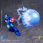 MEGA MAN X EXQUISITE BASIC SERIES. Mega Man X, un icono legendario de los videojuegos, es sinónimo de valentía, justicia y tecnología futurista en el universo Mega Man X. Como Reploid de última generación, lucha por la paz contra los Mavericks en un mundo al borde del caos. Esta figura presenta a X en su forma clásica: armadura azul brillante, casco con visera y una estructura aerodinámica lista para la acción. El diseño se mantiene fiel al modelo del juego, con líneas limpias y articulaciones discretas que permiten poses dinámicas. El acabado azul pulido realza su estética robótica con reflejos vibrantes. Los guantes blancos, las extremidades azul claro y las botas contrastantes proporcionan equilibrio visual. La cabeza esculpida captura su expresión concentrada y decidida. Con una altura aproximada de 15 cm, esta figura de PVC encaja fácilmente en una vitrina de juegos retro. Parte de la línea Exquisite Basic de Hiya Toys, está dirigida tanto a coleccionistas exigentes como a fans de toda la vida de la serie.