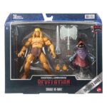 HE-MAN MASTERS DEL UNIVERSO ORIGEN. ¡Por el poder de Grayskull! La serie animada de Netflix Masters of the Universe: Revelation supone un regreso radical a Eternia, y la colección Masterverse da vida al reinicio con figuras de acción igualmente radicales. Cada figura de lujo mide aproximadamente 18 cm de altura y está diseñada con un alto nivel de detalle que encantará a los fans. Savage He-Man tiene más de 30 puntos de articulación y viene con manos intercambiables y múltiples accesorios para crear historias épicas y exhibirlas. Savage He-Man también viene con su amigo trollano Orko, que parece flotar sobre una base transparente.