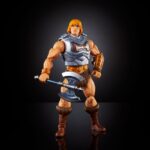 BATTLE ARMOR HE-MAN MASTERS OF THE UNIVERSE REVOLUTION MASTERVERSE. ¡Es un momento emocionante para ser fanático de Masters of the Universe! Para los fanáticos de toda la vida y para una nueva generación de niños que aman la acción y la aventura. ¡Es hora de experimentar la emocionante acción y aventuras de He-Man, Skeletor, los secretos del Castillo Grayskull y mucho más!. Las figuras de esta colección miden 5,5 pulgadas de alto y tienen 16 articulaciones móviles. Son altamente articuladas para una diversión imaginativa y orientada a la acción. ¡Al estilo Masters of the Universe! Los fanáticos de toda la vida apreciarán tanto los detalles de diseño vintage que honran la herencia de esta querida franquicia de aventuras como las actualizaciones de diseño que agregan una mirada emocionante al futuro. ¡Cada figura viene con un accesorio de batalla y un mini cómic de una serie que explora nuevas historias y presenta héroes, villanos y aliados en la eterna batalla entre el bien y el mal! A los aficionados les encantará el embalaje retro de estilo clásico. Esté atento a los nuevos personajes que están por llegar y seleccione una colección para jugar e intercambiar.