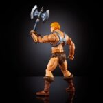 BATTLE ARMOR HE-MAN MASTERS OF THE UNIVERSE REVOLUTION MASTERVERSE. ¡Es un momento emocionante para ser fanático de Masters of the Universe! Para los fanáticos de toda la vida y para una nueva generación de niños que aman la acción y la aventura. ¡Es hora de experimentar la emocionante acción y aventuras de He-Man, Skeletor, los secretos del Castillo Grayskull y mucho más!. Las figuras de esta colección miden 5,5 pulgadas de alto y tienen 16 articulaciones móviles. Son altamente articuladas para una diversión imaginativa y orientada a la acción. ¡Al estilo Masters of the Universe! Los fanáticos de toda la vida apreciarán tanto los detalles de diseño vintage que honran la herencia de esta querida franquicia de aventuras como las actualizaciones de diseño que agregan una mirada emocionante al futuro. ¡Cada figura viene con un accesorio de batalla y un mini cómic de una serie que explora nuevas historias y presenta héroes, villanos y aliados en la eterna batalla entre el bien y el mal! A los aficionados les encantará el embalaje retro de estilo clásico. Esté atento a los nuevos personajes que están por llegar y seleccione una colección para jugar e intercambiar.