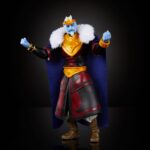 KING KELDOR MASTERS OF THE UNIVERSE REVOLUTION MASTERVERSE. ¡Es un momento emocionante para ser fanático de Masters of the Universe! Para los fanáticos de toda la vida y para una nueva generación de niños que aman la acción y la aventura. ¡Es hora de experimentar la emocionante acción y aventuras de He-Man, Skeletor, los secretos del Castillo Grayskull y mucho más!. Las figuras de esta colección miden 5,5 pulgadas de alto y tienen 16 articulaciones móviles. Son altamente articuladas para una diversión imaginativa y orientada a la acción. ¡Al estilo Masters of the Universe! Los fanáticos de toda la vida apreciarán tanto los detalles de diseño vintage que honran la herencia de esta querida franquicia de aventuras como las actualizaciones de diseño que agregan una mirada emocionante al futuro. ¡Cada figura viene con un accesorio de batalla y un mini cómic de una serie que explora nuevas historias y presenta héroes, villanos y aliados en la eterna batalla entre el bien y el mal! A los aficionados les encantará el embalaje retro de estilo clásico. Esté atento a los nuevos personajes que están por llegar y seleccione una colección para jugar e intercambiar.