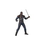 BLOODSPORT SUICIDE SQUAD MAFEX. De la película The Suicide Squad, Bloodsport es un mercenario despiadado, temido por su dominio de las armas y su implacable eficacia. Esta figura oficial captura su esencia con una precisión sorprendente. Con una altura de unos 16 centímetros, esta figura coleccionable representa a Bloodsport con su característico traje blindado, que combina un equipo táctico oscuro con detalles en cobre que resaltan su aspecto listo para el combate. Desde el traje blindado hasta las botas reforzadas, Medicom Toy ha elaborado cuidadosamente cada textura para la línea Miracle Action Figure (MAFEX). La figura es totalmente articulada, lo que permite a los fans recrear dinámicas posturas de combate o simplemente exhibirla en una pose realista. Con su detallada escultura y su fiel diseño, es una adquisición imprescindible para cualquier colección de figuras de DC Comics o de películas.