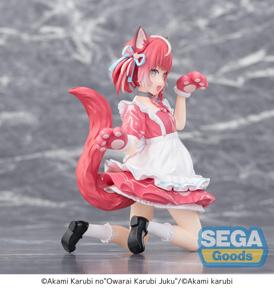 AKAMI KARUBI VTUBER ESTATUA PVC PM PERCHING. Rebosante de energía felina y encanto juguetón, Akami Karubi regresa en esta animada figura de PVC de 14 cm de la línea PM de SEGA. Arrodillada, con ambas patas de gato levantadas y una amplia sonrisa, parece lista para saltar a tu corazón... o a tu estantería. Su vibrante traje de sirvienta rosa presenta detalles de huellas de patas, combinados con cintas turquesas, una cola esponjosa y guantes de gato a juego. La escultura captura su movimiento con detalles fluidos en la falda y el pelo, lo que le da a la figura una sensación de movimiento y espontaneidad. La expresión alegre y la pose hacia arriba contrastan muy bien con su versión más relajada, ofreciendo una faceta diferente de su personalidad. Perfecta para los coleccionistas que quieren inyectar una dosis de picardía kawaii a su colección, esta versión de Akami Karubi destaca por ser enérgica, brillante e innegablemente adorable.