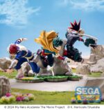 KATSUKI BAKUGO MY HERO ACADEMIA: YOU´RE NEXT XROSS LINK ANIME. En My Hero Academia: La película, Katsuki Bakugo destaca como un feroz luchador con un temperamento explosivo. Impulsivo pero muy eficaz, avanza con determinación y un agudo sentido de la rivalidad, sin retroceder nunca en su misión de convertirse en el héroe más importante. Esta figura de la colección Xross Link captura a Bakugo en plena acción, listo para desatar toda la fuerza de su Quirk. Su expresión es intensa, concentrada hacia delante con una furia controlada, mientras que su postura tensa transmite la inminente explosión de energía. Su aspecto está retratado con precisión: pelo rubio de punta, cejas fruncidas, traje de héroe negro y naranja reforzado con elementos metálicos. Los característicos guanteletes con forma de granada están fielmente esculpidos, y está colocado sobre una roca, en pleno salto o golpe. La máscara negra y los detalles rojos en el pelo de punta enfatizan su estilo agresivo. Fabricada en PVC, la figura mide aproximadamente 18 cm de altura. Está montada sobre una base similar a una roca con vegetación añadida. Los detalles son nítidos, con pliegues texturizados en el traje, formas angulares en los guanteletes y una pose llena de movimiento. Una figura que se mantiene fiel a la intensidad bruta de Bakugo.