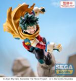 IZUKU MIDORIYA VOL. 2 MY HERO ACADEMIA: YOU´RE NEXT XROSS LINK ANIME. En el mundo de My Hero Academia: The Movie, Izuku Midoriya continúa su viaje como héroe en una sociedad donde el coraje y el sacrificio van de la mano. Entrenado para seguir los pasos del legendario All Might, se enfrenta sin descanso a poderosos enemigos sin renunciar a su compasión y su inquebrantable sentido de la justicia. Esta figura del segundo volumen de la colección Xross Link captura a Izuku en una pose dinámica e inclinada hacia delante. Su feroz expresión muestra una concentración total, listo para cargar, defender o atacar, lo que pone de manifiesto tanto su espíritu protector como su inquebrantable determinación. La escultura rebosa energía: pelo verde salvaje, ojos muy abiertos, su icónico traje de héroe reforzado y esa capa amarilla que se arremolina. Posado sobre una base rocosa en pleno movimiento, extiende el brazo, listo para lanzarse. Cada detalle, desde los guantes blindados hasta las robustas botas, amplifica la sensación de movimiento y fuerza bruta. Fabricada en PVC, la figura mide aproximadamente 15 cm de altura. Está colocada sobre una base con elementos de roca y hierba. Los acabados son limpios, con contrastes de color nítidos, pliegues esculpidos en la capa y una pose dinámica que captura la intensidad de Izuku en plena batalla.