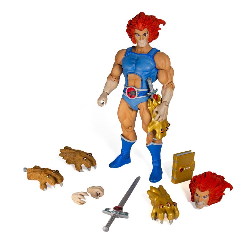 THUNDERCATS LION-O. Figura articulada con accesorios, tamaño aprox. 18 cm. Licencia oficial. ThunderCats, adelante! Regresa a la Tercera Tierra con la figura de acción Ultimate Lynx-O de 18 cm de ThunderCats. Esta increíble figura articulada, esculpida por Four Horsemen, incluye fantásticos accesorios como la baldosa de la Fuente del Agua Curativa, un escudo ligero y una cabeza y manos alternativas. Cada figura Ultimate ThunderCats viene empaquetada en una lujosa caja con ventana y accesorios incluidos.