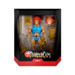 THUNDERCATS LION-O. Figura articulada con accesorios, tamaño aprox. 18 cm. Licencia oficial. ThunderCats, adelante! Regresa a la Tercera Tierra con la figura de acción Ultimate Lynx-O de 18 cm de ThunderCats. Esta increíble figura articulada, esculpida por Four Horsemen, incluye fantásticos accesorios como la baldosa de la Fuente del Agua Curativa, un escudo ligero y una cabeza y manos alternativas. Cada figura Ultimate ThunderCats viene empaquetada en una lujosa caja con ventana y accesorios incluidos.