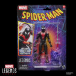 UNCANNY SPIDER-MAN (NIGHTVRAWLER) MARVEL LEGENDS SERIES. Hasbro lanza dentro de su colección Marvel Legends Series esta figura estilo retro de Rondador Nocturno disfrazado de Spider-Man cuando patrullaba la ciudad de Nueva York en los cómics "Uncanny Spider-Man" de la saga "Fall of X" ("Caída de X" en España). Mide 15 cm y posee más de 20 puntos de articulación. Incluye 3x manos intercambiables, 1x espada y 1x efecto de teletransportación. Su acabado premium refleja el diseño del personaje en los cómics. Se presenta en embalaje tipo blíster estilo retro. UNIDADES LIMITADAS.