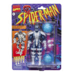 CARDIAC MARVEL LEGENDS SERIES. Hasbro añade a su línea Marvel Legends Series esta figura retro del Dr. Elias Wirtham transformado en el justiciero Cardiac, inspirada en su aparición en los cómics de "Spider-Man". Mide 15 cm y cuenta con más de 20 puntos de articulación. Incluye 2x manos intercambiables, 1x bastón Beta y 2x efectos de combate. Su diseño premium refleja el característico traje tecnológico del personaje. Se presenta en embalaje tipo blíster con estética clásica. UNIDADES LIMITADAS.