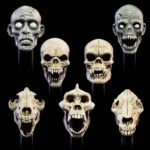 ACCESORIOS PARA FIGURAS UNDEAD HEADS PACK MYTHIC LEGIONS ALL STARS. Este pack de cabezas incluye cabezas aptas para clavijas de cuello «1.0». Incluye 7 cabezas, 5 de las cuales presentan esculturas que debutaron en este set. 5 de estas cabezas son esqueletos pintados en nuestro «color hueso estándar» para facilitar su combinación con otras figuras (Skalli y Raider) y 2 de las cabezas son zombis pensados para combinar con el «Undead Builder Set» de la serie Necronominus. Completan este set 4 piezas de cuello: un esqueleto estándar, un esqueleto de cuello largo, un zombi y el poste de cuello cortado del set Headless Horseman, también pintado en colores zombi.