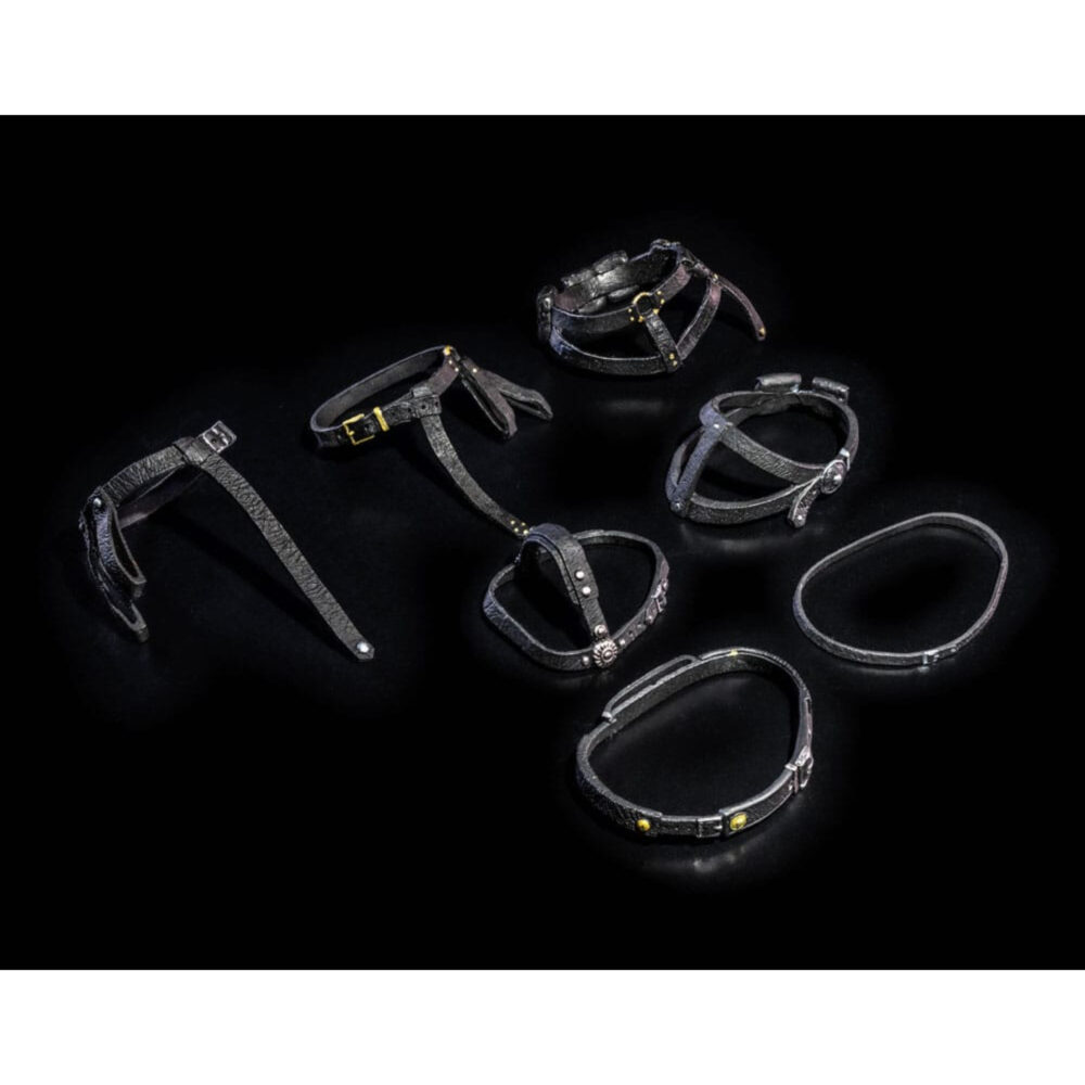 Accesorios para figuras belts pack (black) mythic legions all stars. Mythic legions, de los galardonados four horsemen studios, es un extenso mundo de figuras de acción de fantasía que sigue creciendo con la serie all stars 6. Este set incluye 7 cinturones diferentes en color negro.