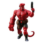 HELLBOY IMMORTAL CHAMPIONS BOSS FIGHT STUDIO. ¡Hellboy, de Mike Mignola, cobra vida en forma de figura de acción retro! Immortal Champions es una nueva fusión de la estética clásica de los juguetes de los años 80 y el estilo moderno. Esta nueva línea combina temas de fantasía y ciencia ficción en una escala de 14 cm para los fans de hoy en día. Hellboy tiene 27 puntos de articulación, cuenta con la atención al detalle característica de Boss Fight Studio e incluye pistola, funda y espada. Perfecto para luchar y/o beber con esqueletos. Empaquetado en blíster.