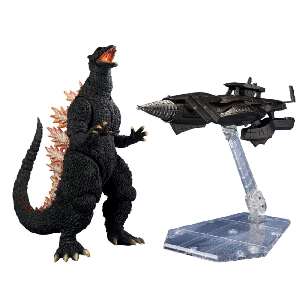 GODZILLA HEAT RAY VER VS NEW GOTENGO GODZILLA: FINAL WARS SH MONSTER ARTS. En el universo de Godzilla, existe una tensión permanente entre la humanidad y las fuerzas colosales que amenazan su equilibrio. Esta escena muestra un enfrentamiento emblemático entre Godzilla, en su forma Heat Ray, y el New Gotengo, una nave militar diseñada para competir con criaturas titánicas. El ambiente es el de una batalla estratégica en la que se enfrentan la fuerza bruta y la tecnología. Godzilla, figura central de la saga, encarna aquí toda la fuerza caótica que lo caracteriza. Frente a él, el New Gotengo representa la respuesta humana, un símbolo de resistencia e ingenio. Su oposición narra una lucha continua entre dos fuerzas que nunca se rinden. La figura captura estos dos elementos con precisión: Godzilla luce su piel escamosa y oscura, sus placas dorsales teñidas de un naranja incandescente y su postura erizada, con la boca abierta. Por su parte, el New Gotengo se reproduce con un casco oscuro, un taladro frontal y un soporte transparente articulado que permite presentarlo en vuelo. Las texturas, los relieves y los contrastes dan un aspecto dinámico al conjunto. Con unas dimensiones aproximadas de 16 cm, esta pieza de S.H. MonsterArts ofrece un nivel de detalle escultórico tanto en Godzilla como en la nave. Las discretas articulaciones de Godzilla permiten algunas variaciones de postura, mientras que el soporte del Gotengo ofrece opciones de exposición aérea. Se trata de un dúo pensado para recrear una escena de acción directamente en la estantería.