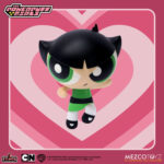THE POWERPUFF GIRLS 5 POINTS SET (4) MEZCO TOYS. La ciudad de Townsville está bajo ataque, pero las Chicas Superpoderosas de 5 Puntos están aquí para salvar el día… ¡siempre y cuando regresen antes del toque de queda! Este set de lujo incluye a Blossom, Bubbles, Buttercup y su archienemigo Mojo Jojo.  Directamente de la popular serie de Cartoon Network, estos pequeños héroes luchan contra el crimen, el caos y cualquier obstáculo con encanto, inteligencia y un toque de magia de la Sustancia X. Cada figura viene empaquetada individualmente en un blíster de estilo retro, ideal para exhibir.