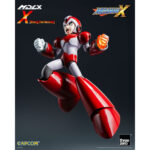 MEGA MAN FIGURA MDLX ROCKMAN X / MEGA MAN X (RISING FIRE VERSION). En el mundo futurista de Mega Man X, X es un legendario Maverick Hunter, a la vez máquina de combate y símbolo de esperanza. La versión «Rising Fire» hace referencia a una de sus habilidades especiales, obtenida durante el combate, y le proporciona una mejora visual ardiente junto con un mayor poder. Esta versión presenta a X en una llamativa paleta de colores rojos, que representa su dominio de las armas basadas en el fuego. Aunque el tono es más intenso, el diseño se mantiene fiel a su forma clásica: proporciones mecánicas limpias, armadura segmentada y una expresión decidida. Es una pieza imprescindible tanto para los fans de toda la vida como para los coleccionistas. La figura es totalmente articulada y viene con una serie de accesorios intercambiables: efectos de llamas, manos alternativas, expresiones faciales y piezas para los brazos. Destacan un gran efecto de proyectil de llamas y un brazo transformado. Cada pieza está cuidadosamente esculpida para que coincida con el estilo del juego, con un acabado fresco y detallado.