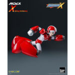 MEGA MAN FIGURA MDLX ROCKMAN X / MEGA MAN X (RISING FIRE VERSION). En el mundo futurista de Mega Man X, X es un legendario Maverick Hunter, a la vez máquina de combate y símbolo de esperanza. La versión «Rising Fire» hace referencia a una de sus habilidades especiales, obtenida durante el combate, y le proporciona una mejora visual ardiente junto con un mayor poder. Esta versión presenta a X en una llamativa paleta de colores rojos, que representa su dominio de las armas basadas en el fuego. Aunque el tono es más intenso, el diseño se mantiene fiel a su forma clásica: proporciones mecánicas limpias, armadura segmentada y una expresión decidida. Es una pieza imprescindible tanto para los fans de toda la vida como para los coleccionistas. La figura es totalmente articulada y viene con una serie de accesorios intercambiables: efectos de llamas, manos alternativas, expresiones faciales y piezas para los brazos. Destacan un gran efecto de proyectil de llamas y un brazo transformado. Cada pieza está cuidadosamente esculpida para que coincida con el estilo del juego, con un acabado fresco y detallado.